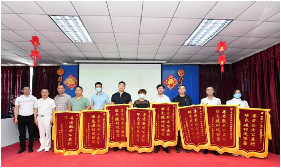 尊老愛(ài)幼 熱心公益 林德漆為恒春老年公寓刷“健康”